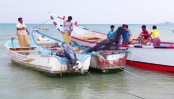 صيادون يستعدون لرحلة صيد جديدة