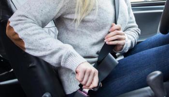 الطريقة الصحيحة لضبط مقعد قائد السيارة