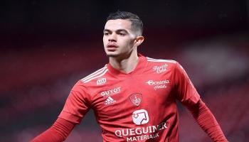 رومان فافر لاعب فريق بريست الفرنسي