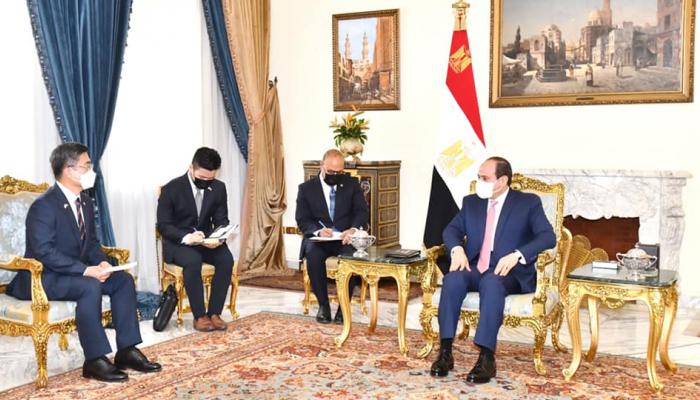 عبد الفتاح السيسي ووزير دفاع كوريا الجنوبية