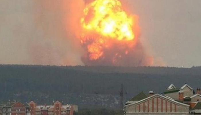 لحظة انفجار بمستودع ذخيرة في كازاخستان