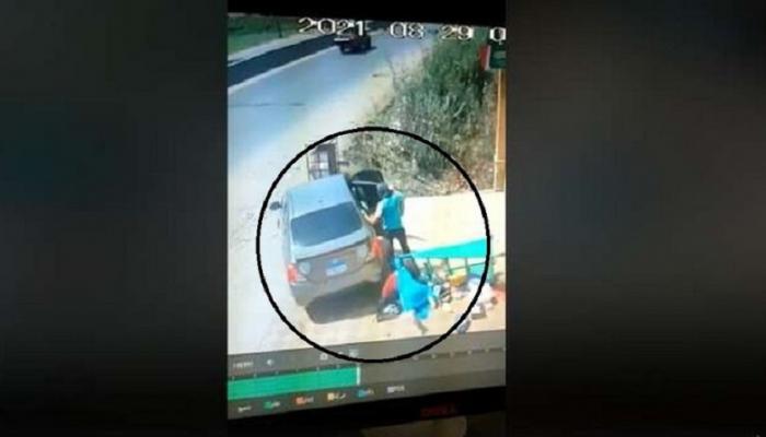 صورة من كاميرا مراقبة ترصد لحظة اختطاف الطفل