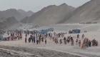بالفيديو.. آلاف الأفغان يقطعون الصحراء هربا من طالبان