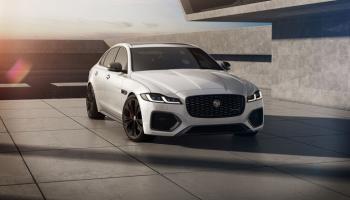 جاجوار أعلنت عن إطلاق نسخ R-Dynamic Black من السيارتين XE وXF