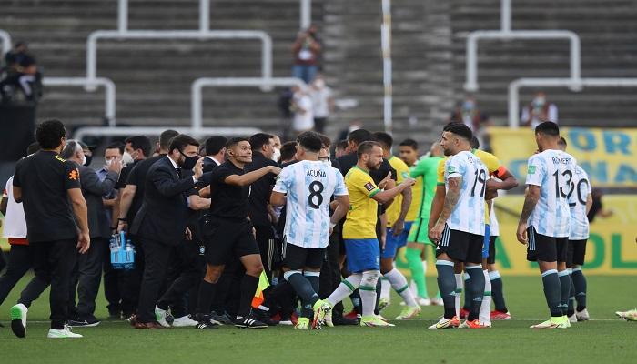 توقف مباراة البرازيل والأرجنتين