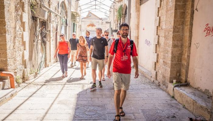 إسرائيل تسمح بدخول المجموعات السياحية