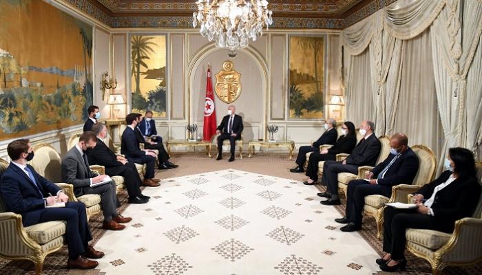 جانب من لقاء الرئيس التونسي والوفد الأمريكي