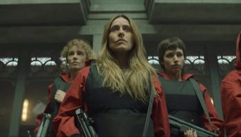 مشهد من مسلسل "لا كاسا دي بابيل" على نتفليكس