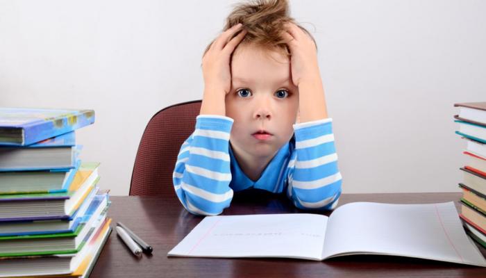 نصائح مهمة لمساعدة طفلك على أداء واجباته المدرسية بسهولة