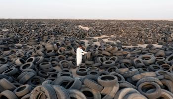 مقبرة إطارات السيارات المستعملة في منطقة ارحية بدولة الكويت