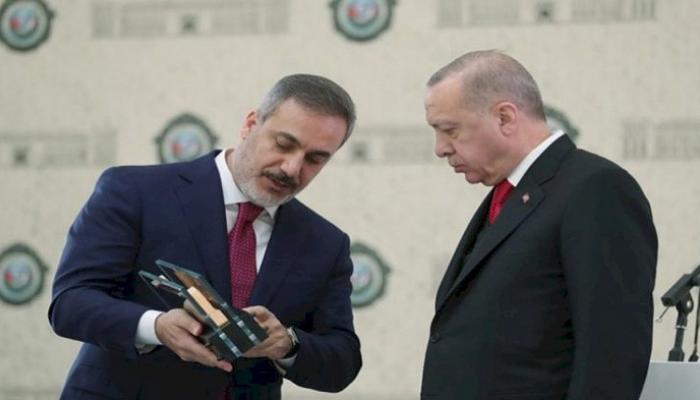 مدير المخابرات التركي مع الرئيس أردوغان