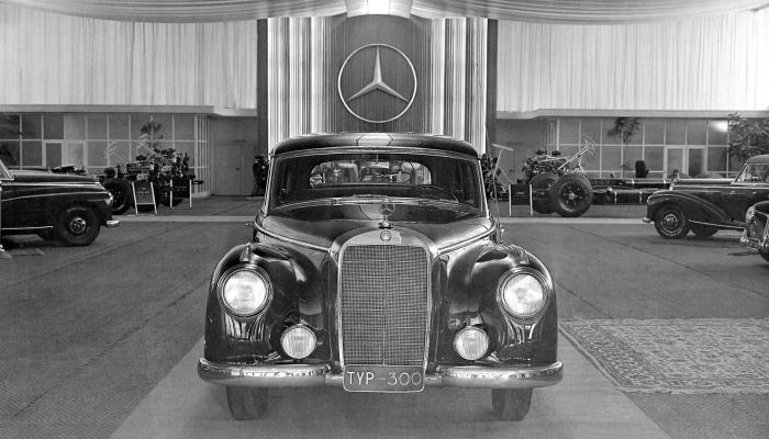 طراز Mercedes 300 موديل 1951