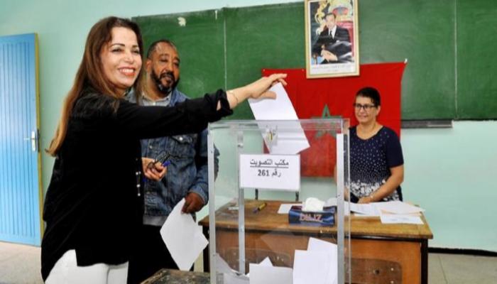 ابتسامة مغربية بعد التصويت في الانتخابات