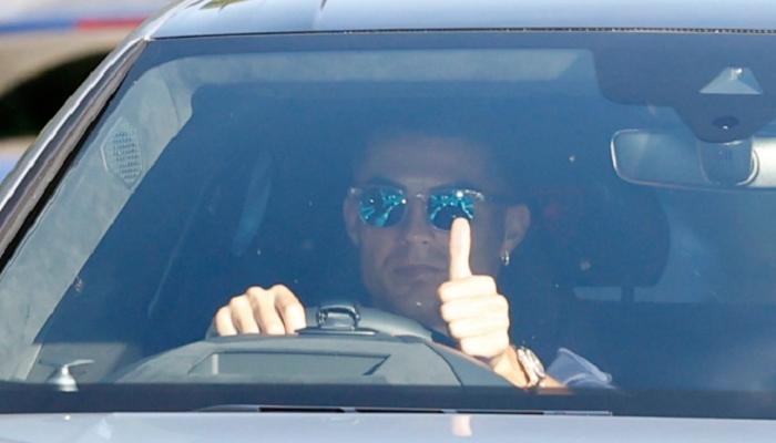 رونالدو أثناء خروجه من مران مانشستر يونايتد