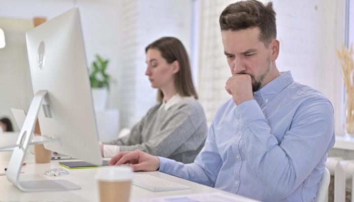 دراسة تؤكد أن العمل المكتبي يمكن أن يؤدي للإصابة بالربو