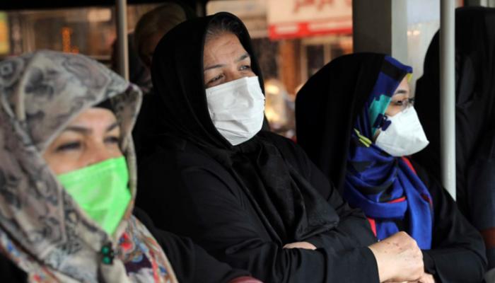 إيرانيات يرتدين كمامات للوقاية من فيروس كورونا (أرشيفية)