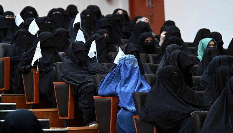 Peçeli kadınlar Taliban'a destek için  toplandı