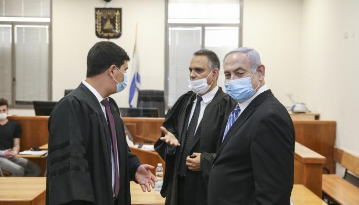 نتنياهو خلال جلسات المحاكمة