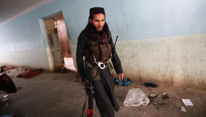 أحد عناصر طالبان في سجن 
