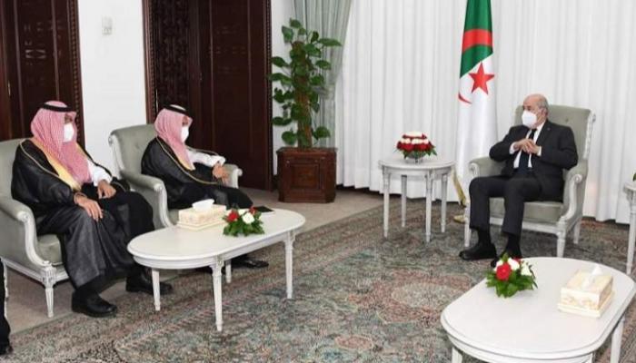 جانب من استقبال الرئيس الجزائري لوزير الخارجية السعودي