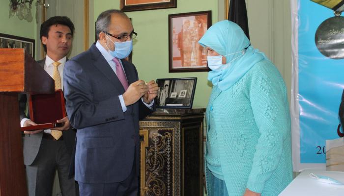 اهدای مدال ملالی به دکتر عفاف زیدان