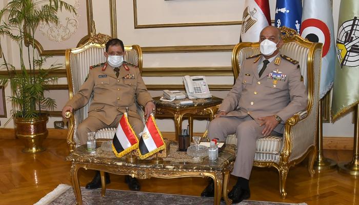 جانب من لقاء وزيري دفاع مصر واليمن