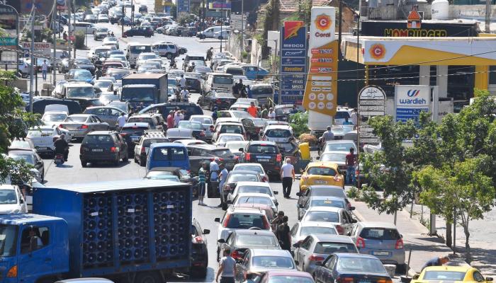 زحام أمام محطات الوقود في لبنان