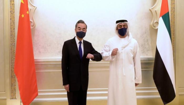 لقاء سابق بين الشيخ عبدالله بن زايد آل نهيان ووانغ يي