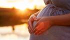 بطن الحامل وضوء الشمس.. كيف يتأثر النمو العقلي للجنين؟