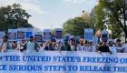 Afgan halkı, ABD'de tutulan ülkenin mal varlığının iadesi için gösteri düzenledi