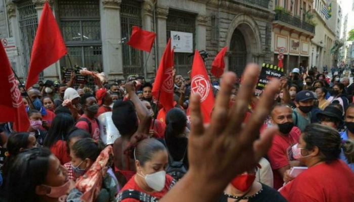 Brezilya’da eşitsizliği protesto için borsa binasını işgal ettiler