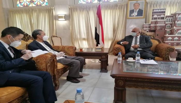 جانب من لقاء وزير المياه والبيئة اليمني وسفير الصين