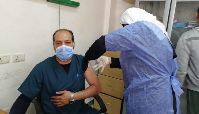 حملة التطعيم ضد كورونا تتواصل في مصر - أرشيفية