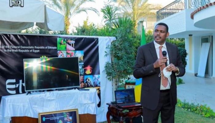 السفير ماركوس تكلي بمقر السفارة الإثيوبية في القاهرة