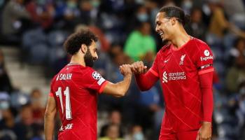 محمد صلاح نجم ليفربول وزميله فان دايك
