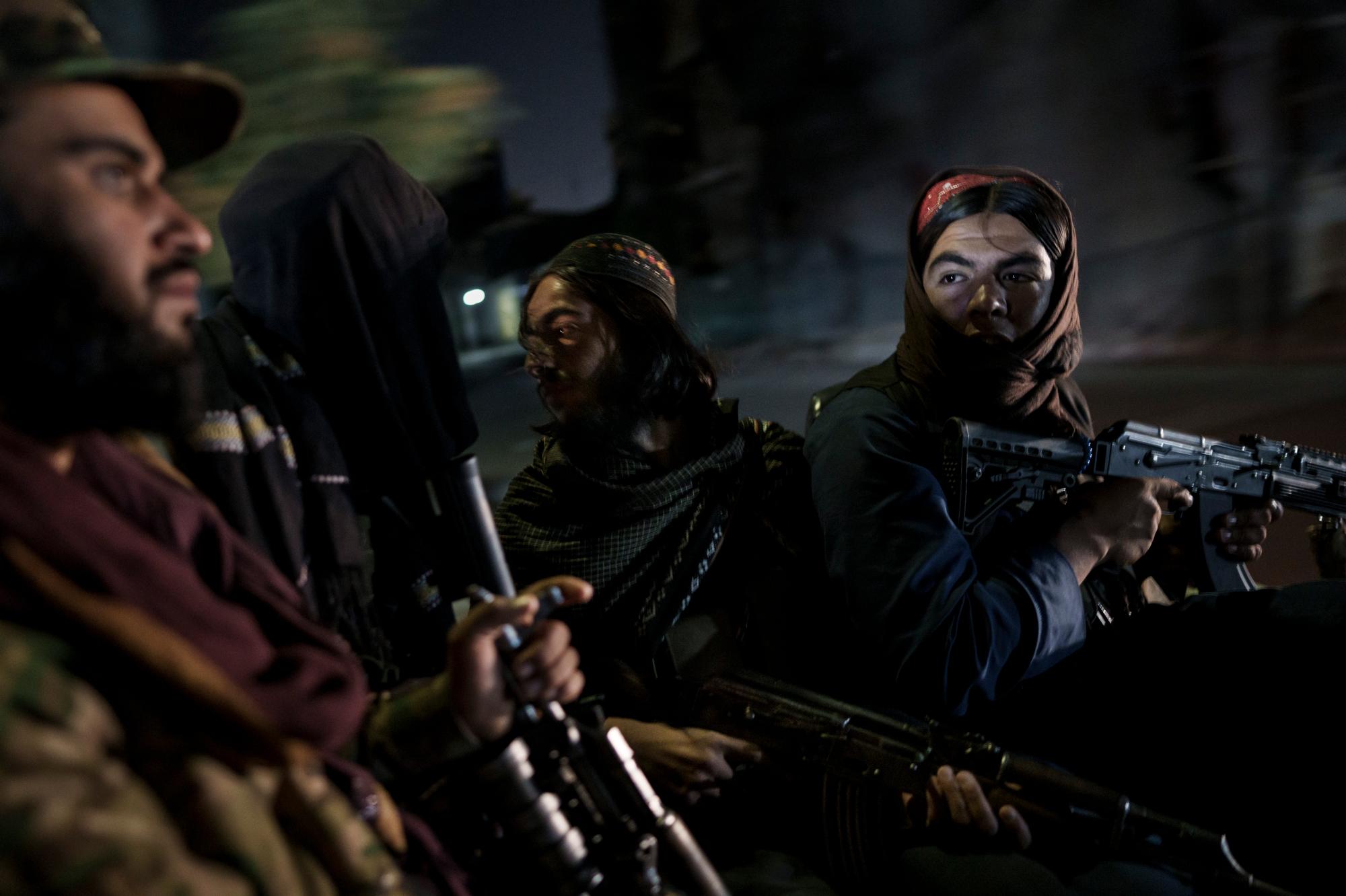 گردش شبانه نیروهای طالبان در کابل