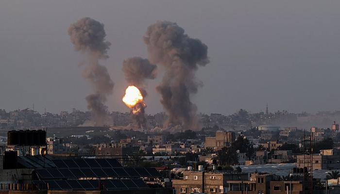 İsrail, Gazze'de Hamas'a ait hedefleri vurdu!