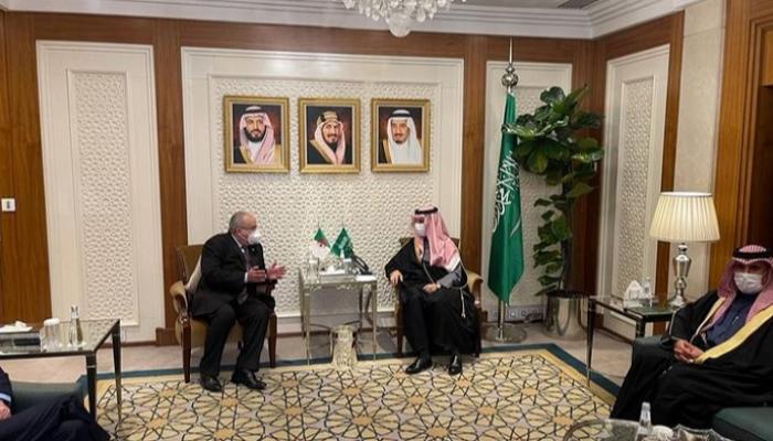 مباحثات بين وزيري خارجية الجزائر والسعودية