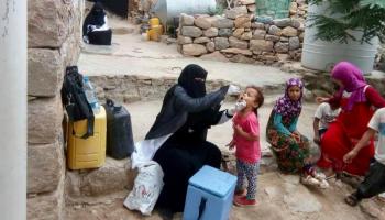 حملة لتحصين الأطفال في إحدى قرى اليمن (أرشيفية)