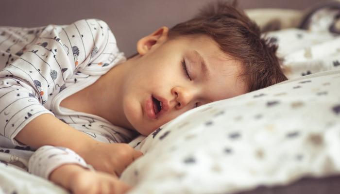أسباب الشخير عند الأطفال 133-181634-snoring-children-reasons-risk_700x400