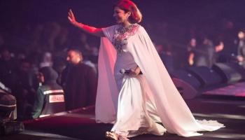 أصالة حافية القدمين على المسرح- أرشيفية