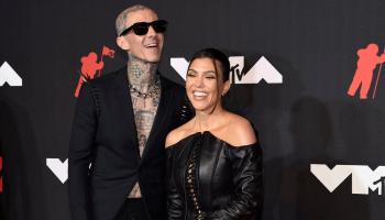 كورتني كارداشيان وترافيس باركر