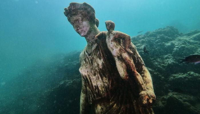 "بايا" الإيطالية.. قصة مدينة الفجور والمجون الغارقة بالمتوسط 133-014149-italy-city-under-water_700x400