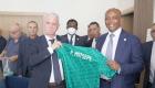 CAF : le président Motsepe encourage l'Algérie à accueillir la CAN 2025
