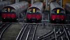 İngiltere'de demir yolu işçilerinin grevi ulaşımı olumsuz etkiliyor