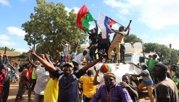 تجمع في بوركينا فاسو لمؤيديين لإقالة الرئيس السابق