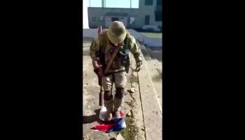 ویدئو | پرچم روسیه زیر پای نیروهای اوکراین در خرسون