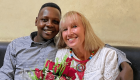 A 60 ans, une Américaine parcourt 15 000 Km pour rejoindre son amant de 30 ans en Afrique 