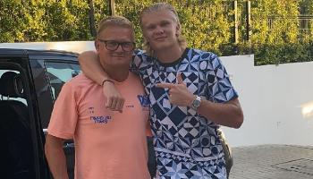 إيرلينج هالاند نجم مانشستر سيتي مع والده