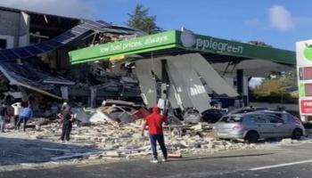 جانب من الانفجار  الذي ضرب محطة وقود بأيرلندا